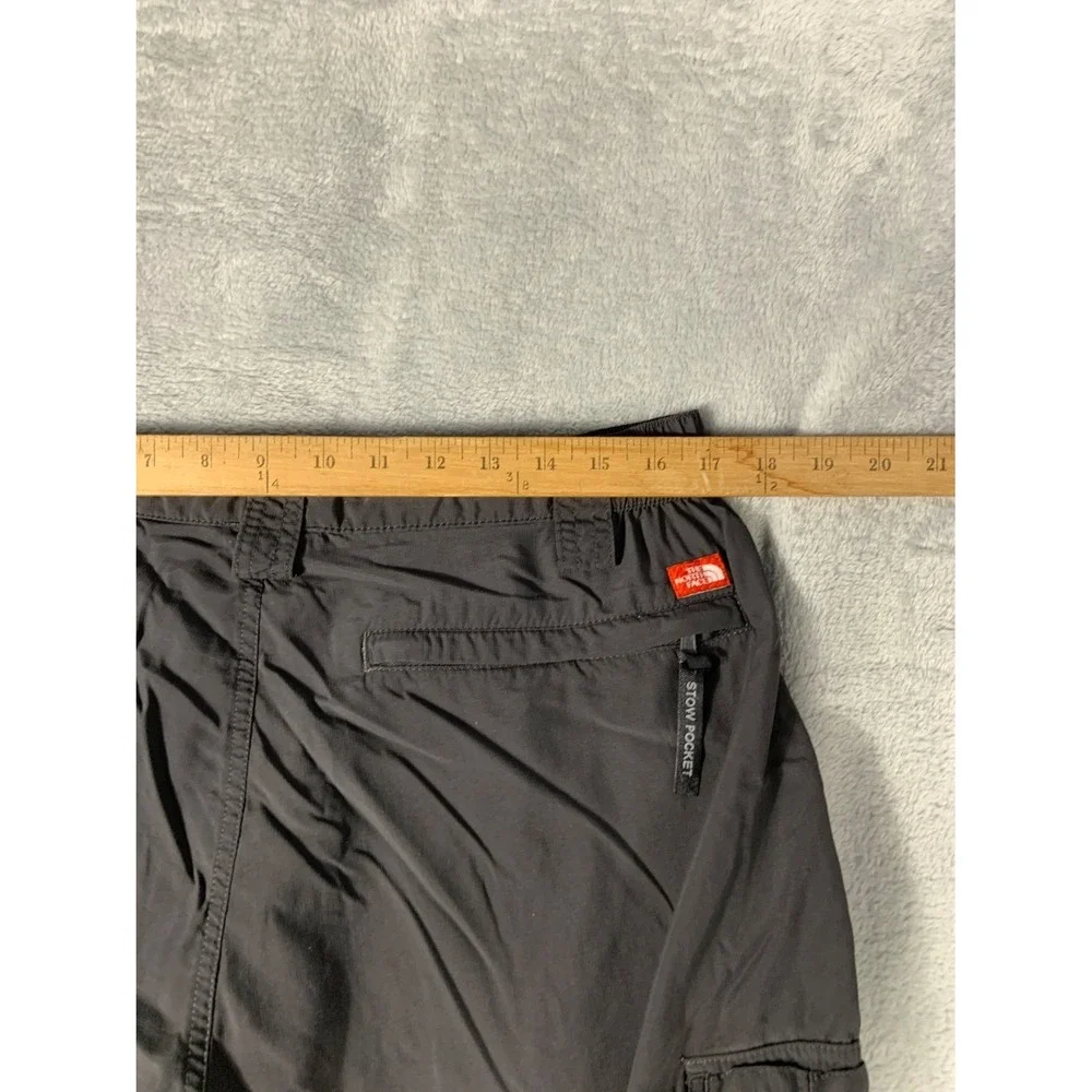 The North Face Cargo Shorts Mens L Gray pockets zippered